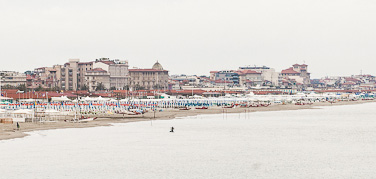 无死角监控的轰炸电话神器